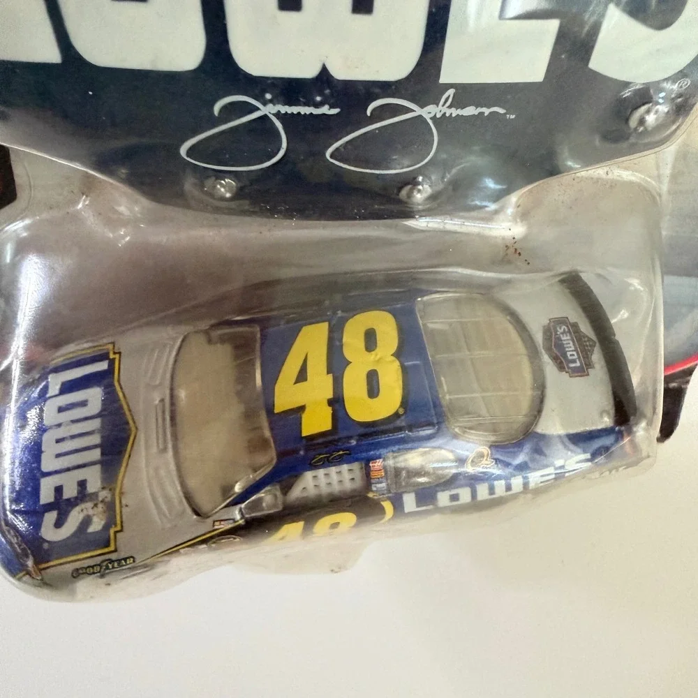Winner's Circle Jimmie Johnson 48 Lowes NASCAR 1:64 Diecast Car with Hood Magnet